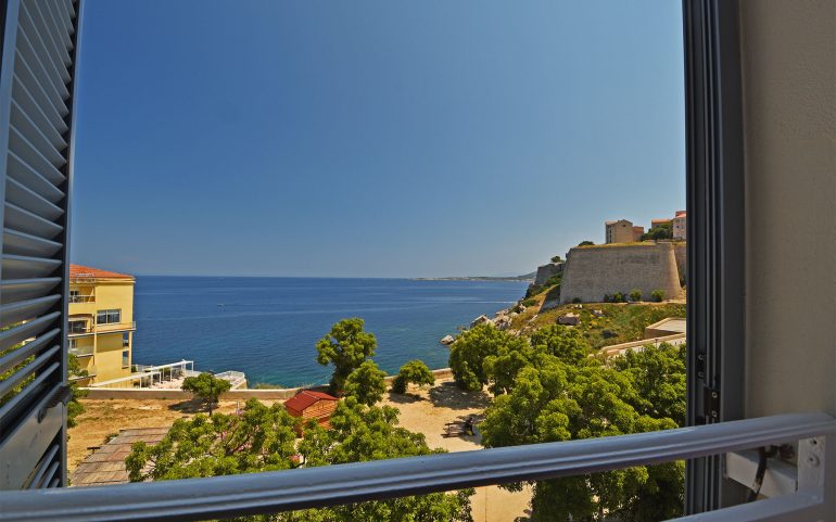 Christophe Colomb    hôtel 3 étoiles centre ville Calvi Corse